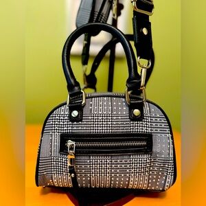 🌸Madden NYC NWOT crossbody bag. XBB12.